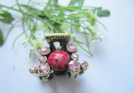 義烏飾品批發(fā) 三葉草花形復(fù)古色怪手夾，100元混批價(jià)格、廠家與產(chǎn)品詳情